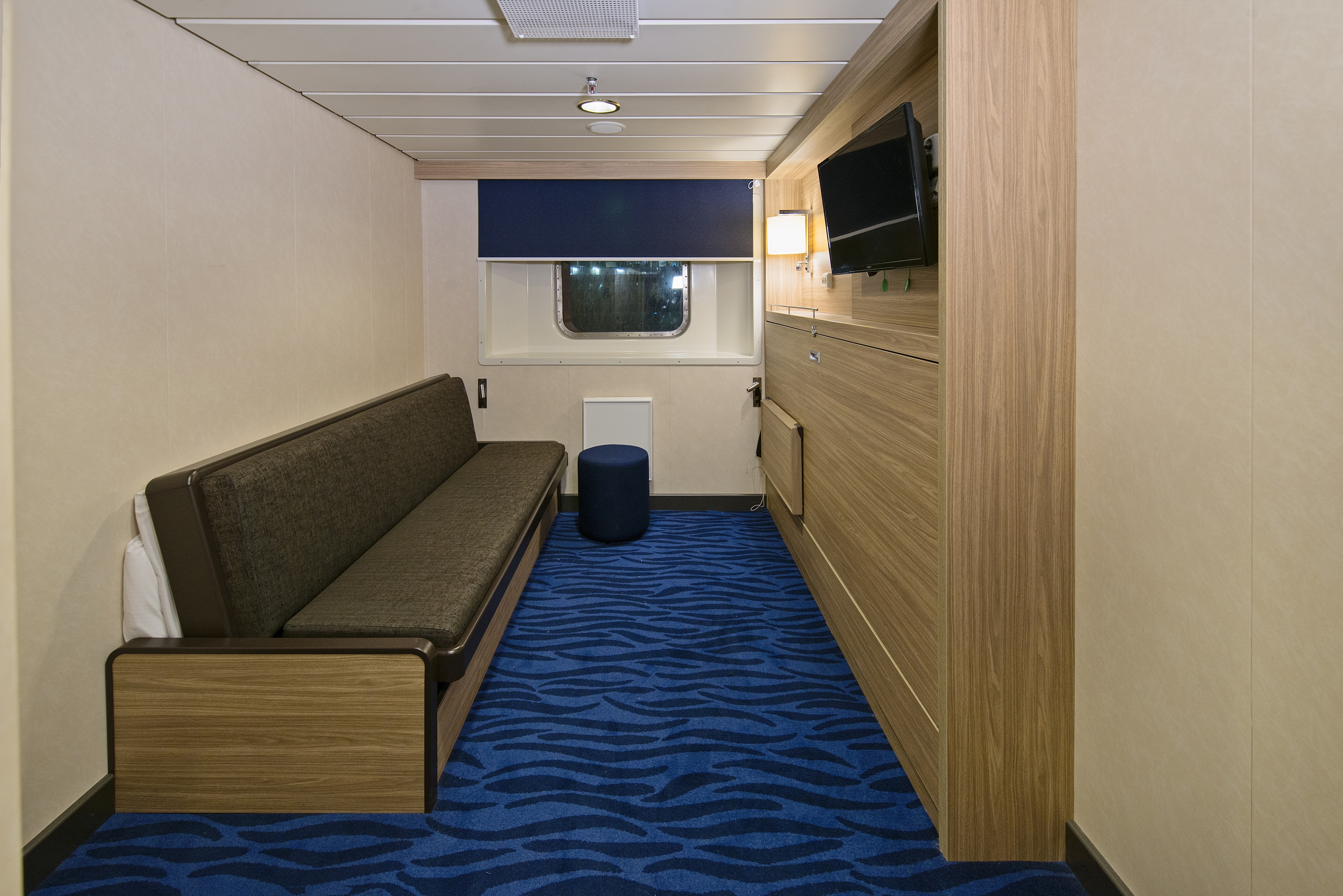 Polar Outside |  Lower deck for 2 travellers